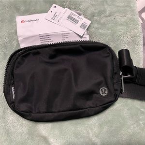 lululemon everywhere belt bag